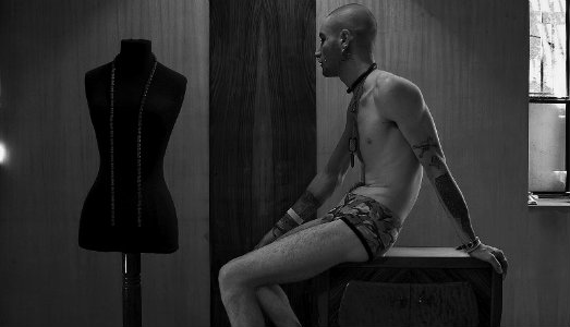 In salotto con Ercole. Le Muse del Quadraro animano gli spazi romani di Casa Vuota