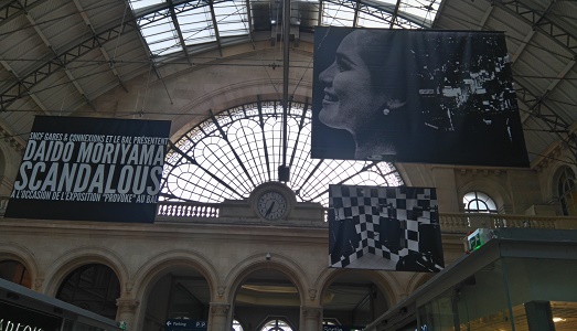 In viaggio verso il vecchio Giappone, partendo dalla Gare de L’Est parigina. A far da guida? Le immagini di Daido Moriyama