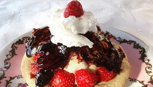 A cena con gli artisti. Dal riso di Filippo Tommaso Marinetti alla pasta di Richard Estes, ecco suggerimenti originali e una storia parallela in “Let’s bake art”