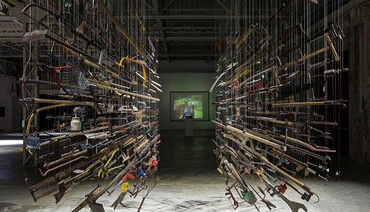 Tre giorni di casino all’Hangar Bicocca! Video, dj set e musica dal vivo, sotto il segno di Damián Ortega