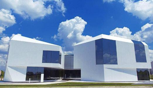 Quando la moda sconfina nell’arte. L’armadio di Daniela Dallavalle nella Baracca di Carpi Quando la moda sconfina nell’arte. L’armadio di Daniela Dallavalle nella Baracca di Carpi