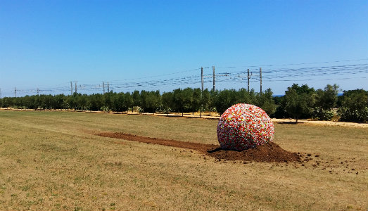 Il paradiso al nostro fianco. Il meteorite di Dario Agrimi apre Grottole Art Nature