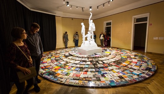 IL TEMPO CHE SCRICCHIOLA IL TEMPO CHE SCRICCHIOLA