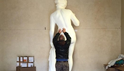 La Venere è nuda. Il progetto di Giorgio de Finis ottiene la benedizione di Pistoletto e la raccolta degli stracci può iniziare. A Formello La Venere è nuda. Il progetto di Giorgio de Finis ottiene la benedizione di Pistoletto e la raccolta degli stracci può iniziare. A Formello