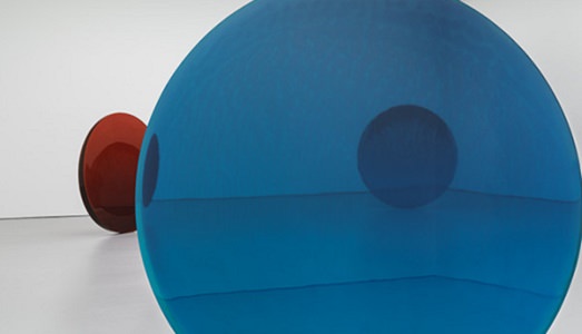 Zwirner anti-selfie? Intanto il gallerista “assume” una serie di guide speciali per la mostra newyorchese di De Waine Valentine