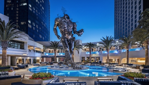 Il Demone di Damien Hirst fa il suo debutto nella città del peccato Il Demone di Damien Hirst fa il suo debutto nella città del peccato