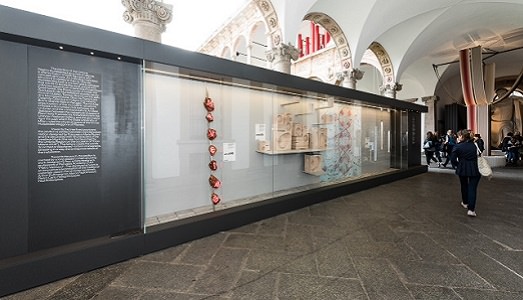 L’installazione “Scorched and Blacked” della Regione Umbria del Salone del Mobile si trasferisce a Spoleto per il Festival dei Due Mondi. Aprendo per la prima volta al design