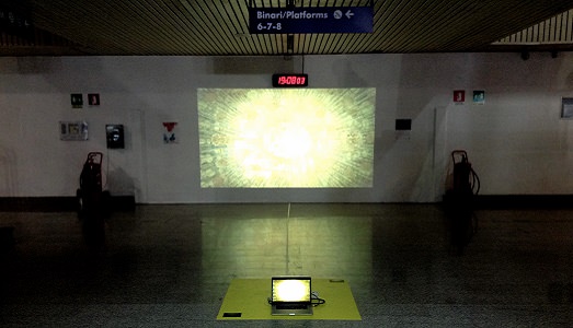Un’installazione per confrontarsi con “i pubblici” della stazione. A Pescara arriva Alberto di Fabio e la sua “cosmic dance”