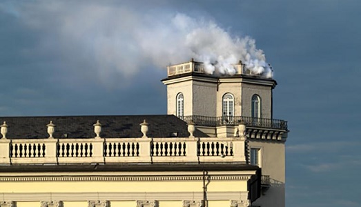 Documenta 14, ultimo atto. Un “buco” di 7 milioni di euro che pesa sulla direzione di Adam Szymczyk