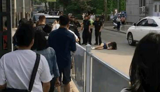 Picchiate per un arcobaleno