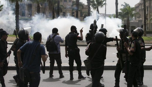 Turismo, Isis e spari. Ancora