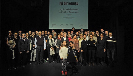 “Un buon vicino”: ecco il tema, apparentemente innocuo, della prossima Biennale di Istanbul, annunciato dal duo di artisti Elmgreen & Dragset con 40 domande “Un buon vicino”: ecco il tema, apparentemente innocuo, della prossima Biennale di Istanbul, annunciato dal duo di artisti Elmgreen & Dragset con 40 domande