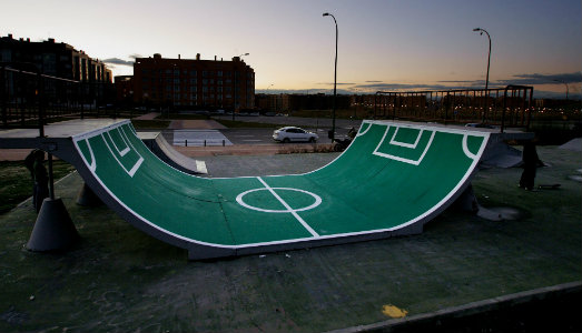 Esibizionista come uno street artist. A Roma, una mostra effimera sull’attitudine da strada
