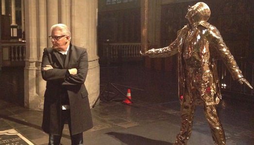 Jan Fabre, una “croce” per il successo alla Cattedrale di Anversa. Che dopo un secolo acquisisce una nuova opera d’arte Jan Fabre, una “croce” per il successo alla Cattedrale di Anversa. Che dopo un secolo acquisisce una nuova opera d’arte