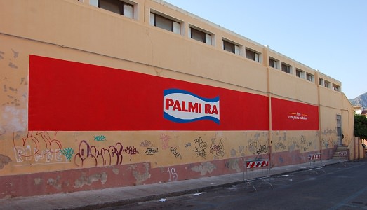 Cambia una lettera e dalla scatola di tonno esce la storia. Flavio Favelli in Sardegna, con il nuovo progetto pubblico “Palmi ra”