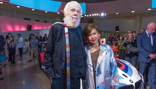 Cao Fei e John Baldessari per BMW. Cina e Usa, e “par condicio” sessuale, per disegnare le nuove “Art Cars” della casa automobilistica Cao Fei e John Baldessari per BMW. Cina e Usa, e “par condicio” sessuale, per disegnare le nuove “Art Cars” della casa automobilistica