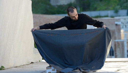 Cosa resterà del ’68? A Ferrara, per Internazionale, l’arte riscopre l’impegno civile