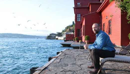 In Turchia, una nave distrugge una residenza storica, set del film di Ferzan Ozpetek