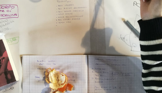 Otto collettivi italiani imparano a disimparare. Al via il festival Unlearning Barcellona