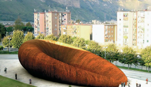 Finalmente installata l’opera di Anish Kapoor. Riprendono i lavori della Linea 7 della Metro Napoli