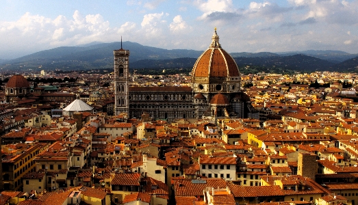 ARTOUR-O il MUST compie quindici anni e festeggia a Firenze, tra arte design e moda ARTOUR-O il MUST compie quindici anni e festeggia a Firenze, tra arte design e moda