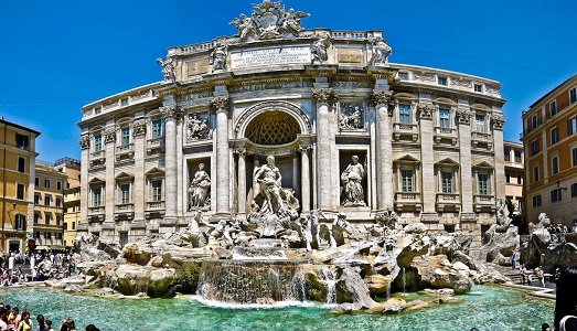 Un altro atto vandalico a Roma. Turista incide il proprio nome sulla Fontana di Trevi