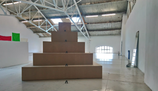 Costruendo la piramide. A Parigi, Digione e Clermont-Ferrand, la mostra di Sergio Verastegui