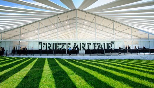 Frieze Projects 2016. A rendere più appetitoso il programma della fiera newyorchese quest’anno ci penserà Maurizio Cattelan, e anche Mario Bellini