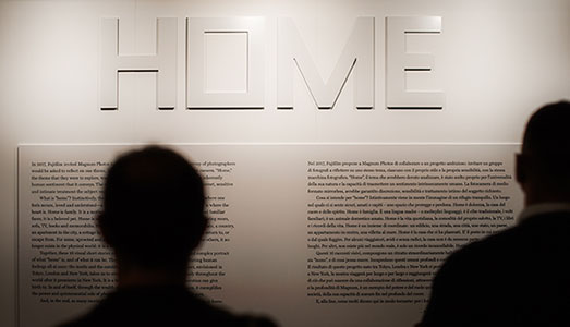 Fino al 28.X.2018 | Home. 16 Fotografi Magnum, 16 Visioni, 160 Immagini, 1 Home | Galvanotecnica Bugatti, Milano