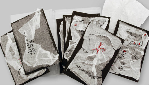 Pagine tutte da vedere. Alla Galleria Sinopia di Roma, venti artisti a confronto sul libro