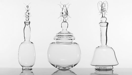 La metamorfosi del vetro. Per la Glass Week di Venezia, la mostra di Camilla Brunelli e Simone Crestani