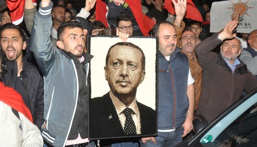 Erdogan rientrato, golpe fallito, oltre 200 vittime e la valutazione della pena di morte per i “traditori” dello stato. Mezze conclusioni per la Turchia