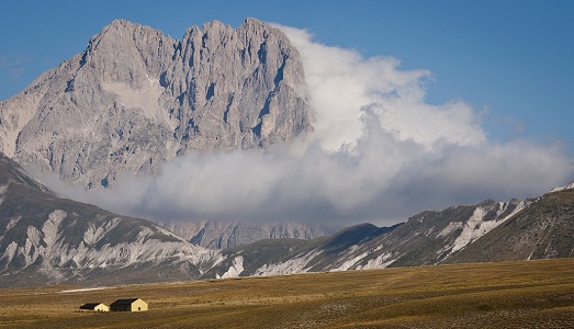 Scialpinismo sulle montagne d’Abruzzo, per riscrivere territorio e storie. Un’altra tappa di “Io sono futuro” promosso dall’artista Angelo Bellobono