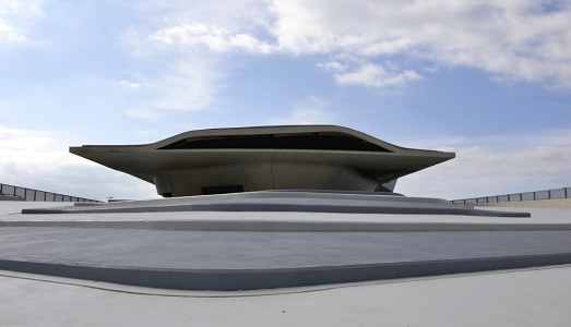 Un’ostrica di luce sospesa tra il cielo e il mare. A Salerno si inaugura la nuova Stazione Marittima, firmata da Zaha Hadid