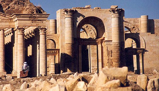 Non se ne può più! Oro saccheggiato e distruzione, ancora una volta per mano dell’Is, stavolta a Hatra