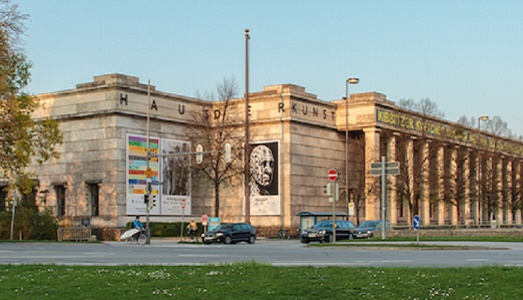 Antisemitismo mai finito. All’Haus der Kunst di Monaco gli interventi di Boltanski e Metzger sono le ultime vittime