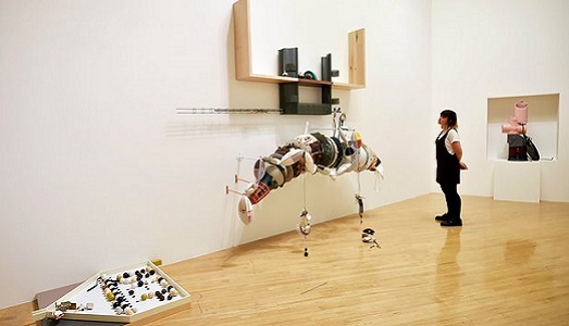 Helen Marten tutta in ascesa: l’artista vince il Turner Prize 2016, dopo aver ricevuto il Premio Hepworth per la Scultura solo un mese fa Helen Marten tutta in ascesa: l’artista vince il Turner Prize 2016, dopo aver ricevuto il Premio Hepworth per la Scultura solo un mese fa