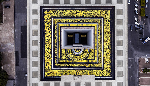 Pokras Lampas trasforma Palazzo Fendi |