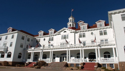 Happy ending al sangue: l’albergo che ha ispirato Stanley Kubrick nel celebre film “Shining” diventerà un museo dell’orrore |