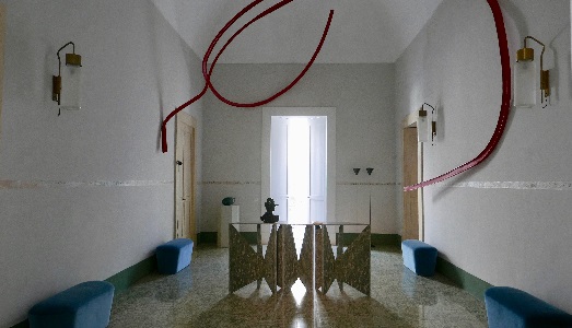 Oggetti per un hotel nomade. Il design arriva a Palazzo dell’Elefante di Galatina
