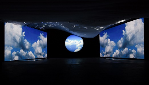 La “Nuvola Umana” del collettivo NONE a Fiumicino. Pochissime ore per conoscere poeticamente un aeroporto, che forse avrebbe bisogno di un po’ di arte