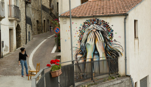 La street art, fuori e dentro di sé. Alice Pasquini ci parla del suo mondo