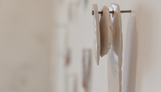 Il suono del limite. Le fragili sculture di Arianna De Nicola, al 16 Civico di Pescara Il suono del limite. Le fragili sculture di Arianna De Nicola, al 16 Civico di Pescara