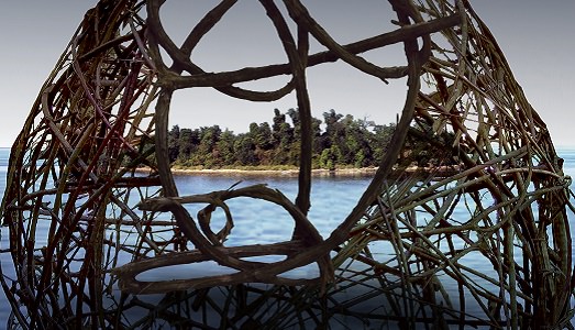 A Venezia, l’isola di San Secondo tra arte e natura. Cinque artisti realizzano una grande installazione, mentre i volontari di Legambiente bonificano lo spazio