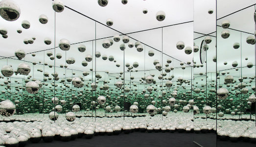L’Art Gallery of Ontario acquista una Room di Yayoi Kusama con una raccolta fondi