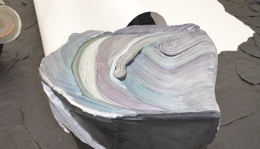 Impressioni di pietra, foglie e carta. A Ischia, l’installazione di Daniele Papuli