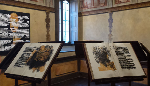 Fino al 25.X.2014 | Emilio Isgrò, L’oro della Mirandola. Cancellature per Giovanni Pico | Museo di Palazzo Bondoni Pastorio, Castiglione delle Stiviere Fino al 25.X.2014 | Emilio Isgrò, L’oro della Mirandola. Cancellature per Giovanni Pico | Museo di Palazzo Bondoni Pastorio, Castiglione delle Stiviere