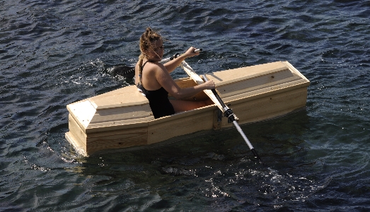 Le bare di Isotta Bellomunno protagoniste di un Autoritratto al Macro di Roma Le bare di Isotta Bellomunno protagoniste di un Autoritratto al Macro di Roma