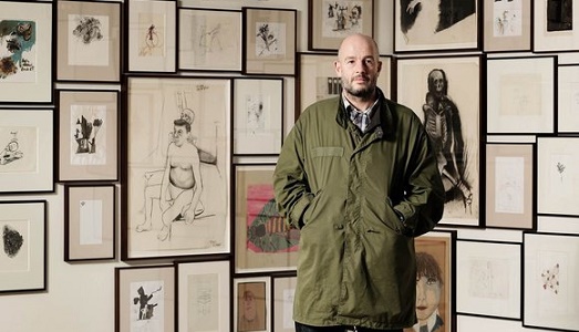 Ma quale arte? I rifugiati vanno aiutati! Parola di un ex donatore anonimo che ora si rivela: l’artista inglese Jake Chapman