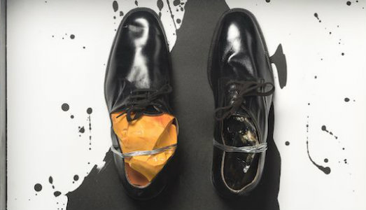 Pop o Povera? Gli oggetti quotidiani Jannis Kounellis alla Galleria Canepaneri di Milano